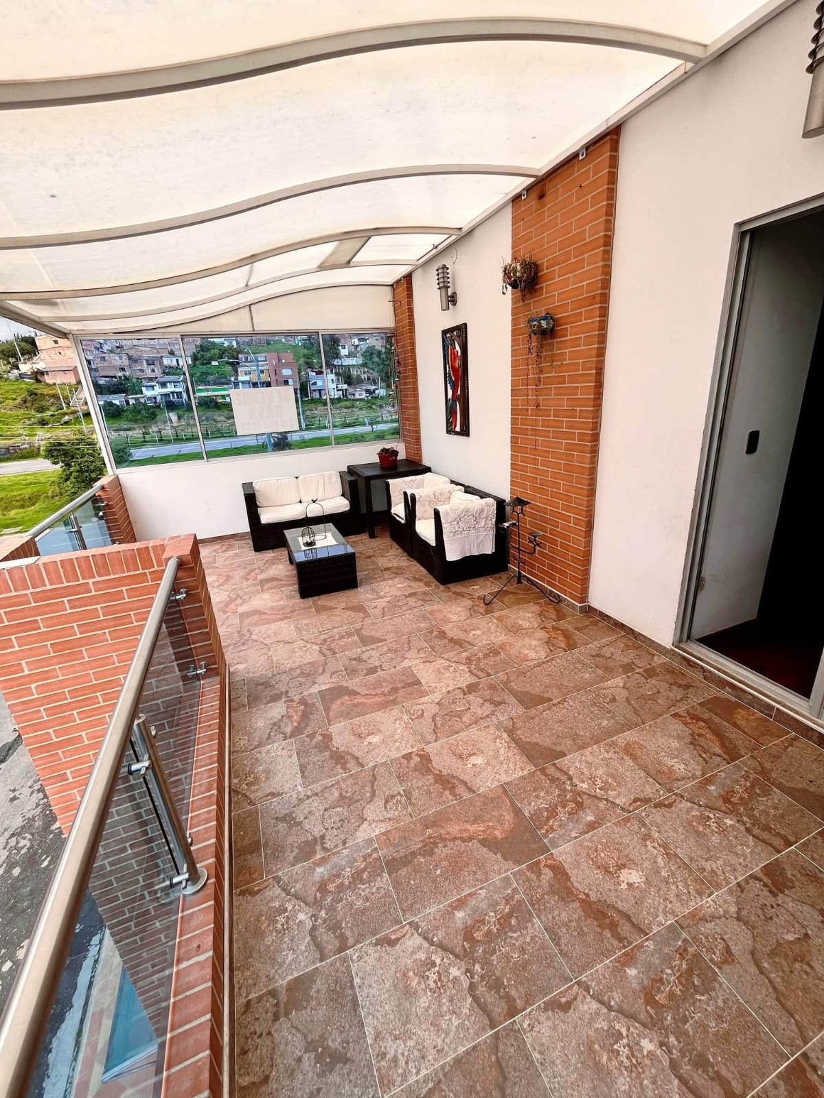 VENDO O PERMUTO HERMOSA CASA CERCA DE UNICENTRO
